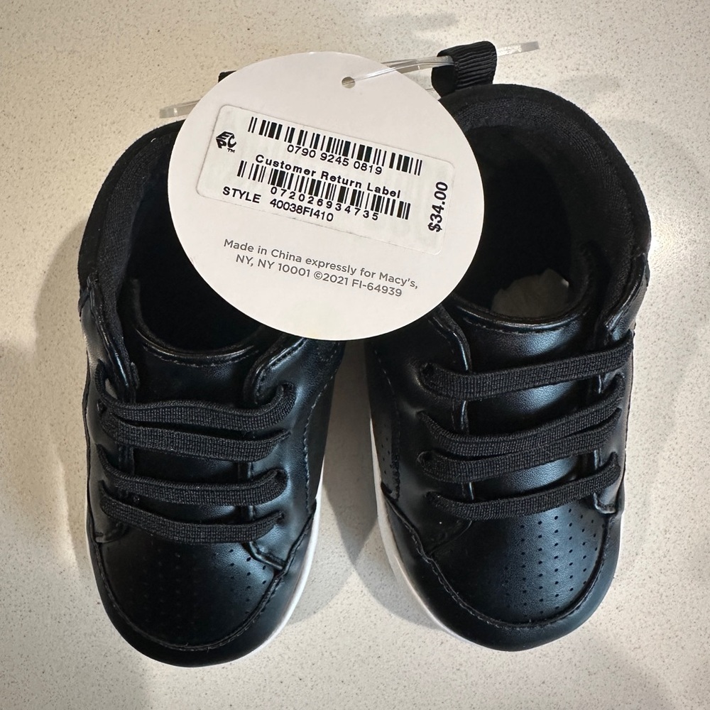 NEW Baby Boy Shoe - Size 4 (6-12 Months)
